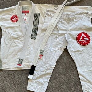 Gracie Barra Gi A2 BJJ Jui Jitsu Kimono & Pants White

Preowned

Size: A2